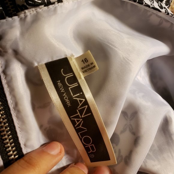 Black and White Julian Taylor Dress - Picture 3 of 5